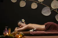 สวีทและสปา Brilliant Nature โรงแรมในจตุรัสบา ดินห์, ศูนย์กลางหอประชุมเกียนโว