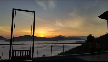 Who is at the swing homestay Отели рядом с достопримечательностью «Longquan Cave»