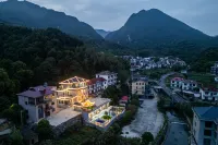 Floral Hotel · Lushan Yunwu Four Seasons Hotel (Lushan Scenic Area) - 2성급