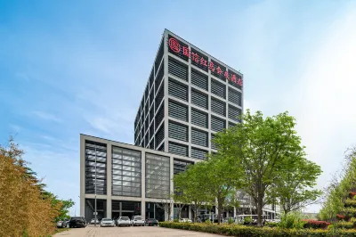 Qingdao Guoxin Hongdao International Convention and Exhibition Center Hotel (Guanhai Tower) Hotels in Fantawild Dreamland and  Hongdao High-tech Zone