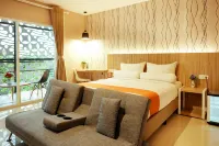 Front One Hotel Sragen Hotel dekat Toko Ban Sukowati