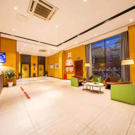 IU Hotel (Ji'an Railway Station Plaza store)