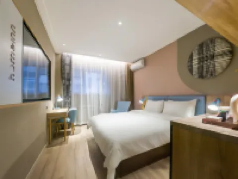 โฮมอินน์ · นีโอ (สถานีรถไฟใต้ดินไถ่ตง ชิงเต่า) โรงแรมในชิงเต่า