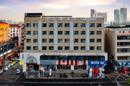 Yunjiangju Hotel  ( ShangHai Zhoupu Wanda Plaza) Отели рядом с достопримечательностью «Shanghai Graduate School of China University of Technology»