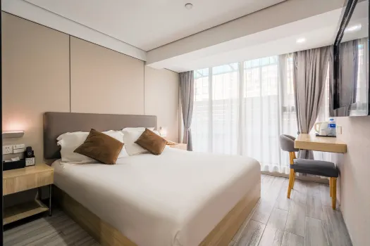 Shanghai Kuke Zhishang Hotel (Nanjing West Road Subway Station Store) Hotels near Weihai Road