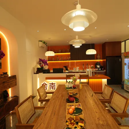 Sunny Artistry House · Borderless Village Residence (Airport Railway Station Store)