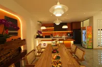 Sunny Artistry House · Borderless Village Residence (Airport Railway Station Store)