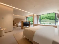 Buyan · Four Seasons Oxygen Mountain Residence (Siguniang Mountain Scenic Area Branch) Hotels in Xiaojin