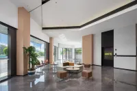 IU Hotel (Xingyi Yangguanggu Tourist Resort Hotel)