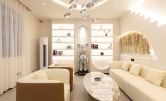 Qiduo Light Luxury Hotel (Beihai High-Speed Railway Station Ocean Window)