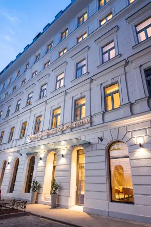 Three Corners Avenue Hotel Отели рядом с достопримечательностью «Petofi Literary Museum (Petofi Irodalmi Muzeum)»