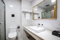 Roman Holiday Boutique Stay (Guangzhou Jianggao) Hotels near Guangdong Polytechnic Normal University (Baiyun Campus)