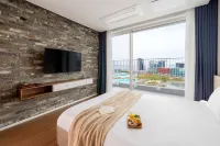 Urbanstay Siheung Geobukseom - balcony