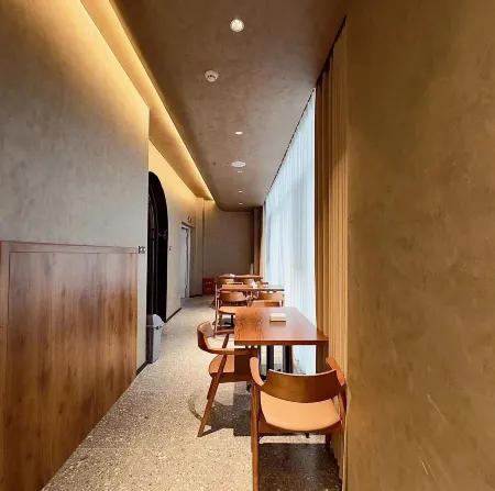 Hua Xiangzi Hotel (Zhenxiong Yilian International Trade City Branch)