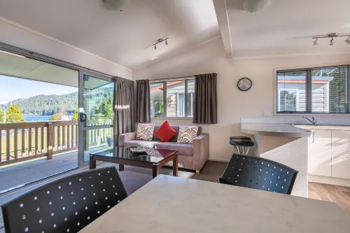 Blue Lake Top 10 Holiday Park - Beach
