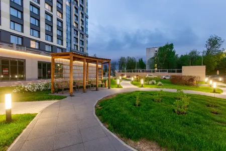 YES Botanica апарт-отель (Ес Ботаника) Отели рядом с достопримечательностью «Скульптурный ансамбль «Знаки Зодиака»»