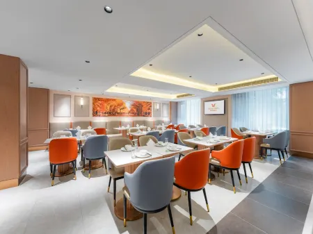 Vienna Hotel (Chongqing Rongchuang Cultural Tourism City Branch) Отели рядом с достопримечательностью «Chongqing Vocational College of Electronic Engineering University City Campus - Mechanical and Electrical Engineering Center»