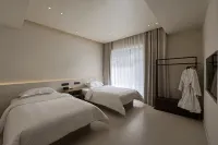 Yunqi Fenglinli Pool Resort Homestay (Yanji Chaoyangchuan Airport High speed Railway Station Branch)