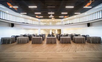 Rezen Longhh Hotel (Zhaoqing Seven Star Cave Sports Center)