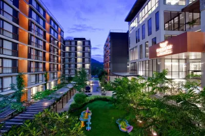 Balcony Courtyard Sriracha Hotel & Serviced Apartments Hotel dekat Assumption College Sriracha