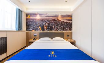 Super 8 Collection Hotel (Huanghe Mother Sculpture Xiaoxihu Subway Station)