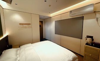 Luoshan Baitao Hotel