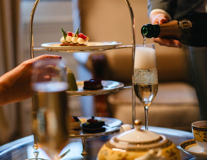 천진 더 리츠칼튼 호텔의 고급스러운 로비