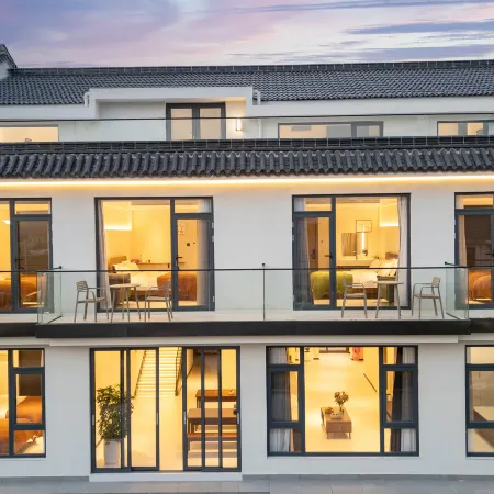 Chunsanyue Homestay (Jiuhuashan Tourist Service Center)