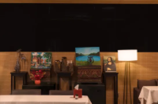 ฮอลิเดย์ คอร์ทยาร์ดเชาเชอ