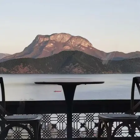 Lugu Lake Qingchen. Qianxun Lake View Hotel