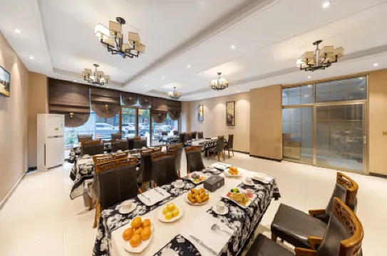 Luyuan Hotel Along the River