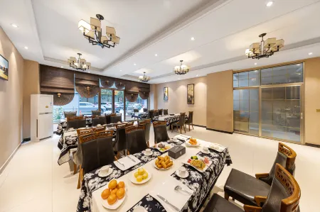 Luyuan Hotel Along the River