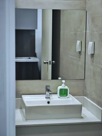 Hearth and Home Lavida (5 mins to Korea Town) Отели рядом с достопримечательностью «RMIT Vietnam Academic Building 2»