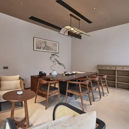 Floral Lux Hotel·Xiangshan Bieyuan Private Soup Resort Hotel