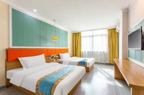 Lucky Elegant Hotel Hotels near Baotong Temple