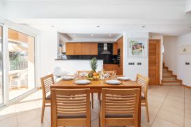 BnB Homes comfortable Duplex Apartment with 2 Bedrooms & 2 Terraces 200 m Away from the Ocean