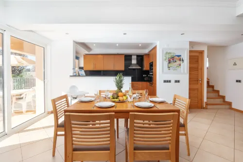BnB Homes comfortable Duplex Apartment with 2 Bedrooms & 2 Terraces 200 m Away from the Ocean - 3-Star