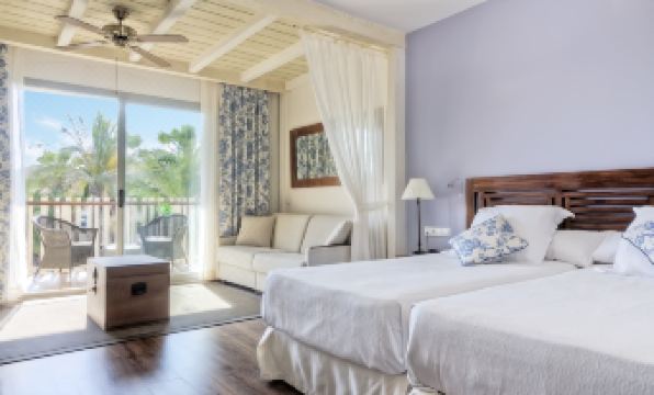 PortAventura Hotel Caribe - Includes unlimited access PortAventura Park & 1 access Ferrari Land