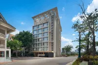 Anman Misty Wild Luxury River View Hotel (Gaozhuang Xishuangjing Star Night Market)
