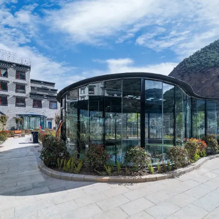 Daocheng Jifeng Hot Springs Resort Hotel