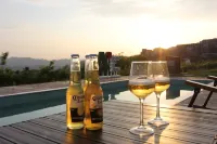 Shan Yin Xi Jiang Rustic Luxury Resort Hotel - bar