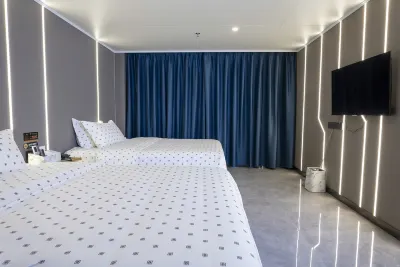 18 Yun Hotel (Wuzhou Qilou City)