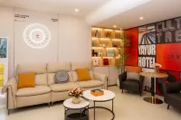 Yayue Hotel (Shihezi Xingfu Road Pedestrian Street)