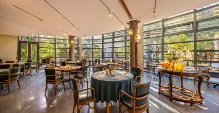 Green Court Premier JinQiao Shanghai Отели рядом с достопримечательностью «Shanghai Finance University (Minxue Road)»