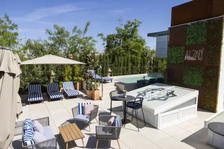 Cavalta Boutique Hotel GL Отели рядом с достопримечательностью «Мост Изабеллы II»