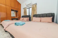 Batu Pahat w Pool table & Karaoke Villa 4BR 16pax Hotels in Parit Raja