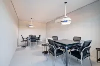 Ku'erdening Fanjing Museshe Hotel - parcheggio