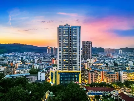 Lano Huajing Hotel Отели рядом с достопримечательностью «Dazu Stone Carving Baoding Mountain Scenic Area - Guiding Service Hall»