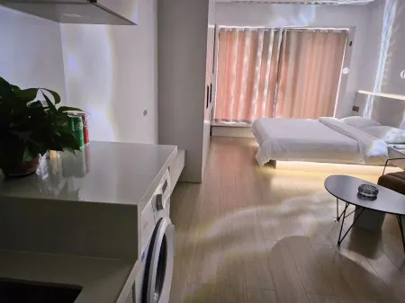 Linyi Qingya Apartment Отели рядом с достопримечательностью «Linyi University Foreign Language School»