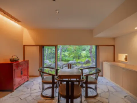 Otaru Retreat by Onko Chishin